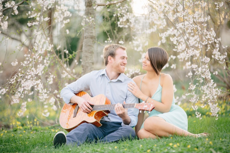 Tire Swing Photography | Ault Park Spring Engagement_0012