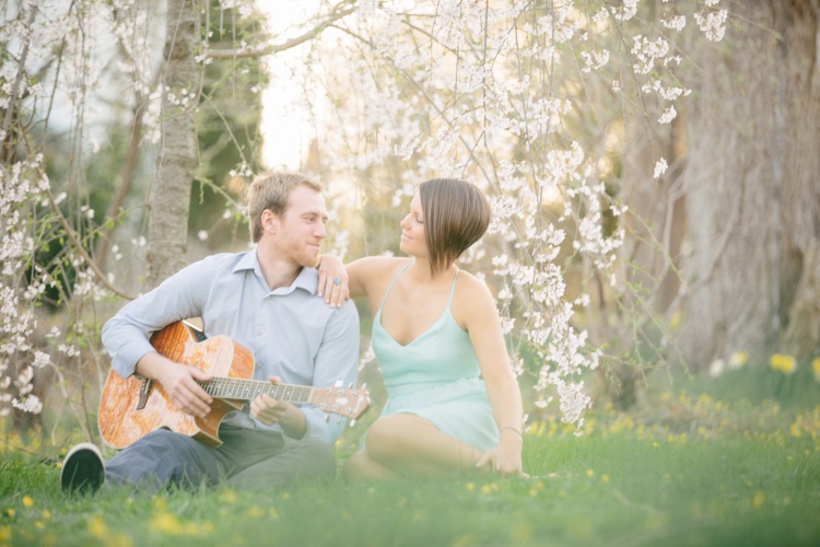 Tire Swing Photography | Ault Park Spring Engagement_0013