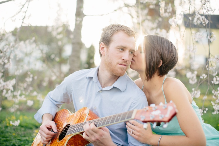 Tire Swing Photography | Ault Park Spring Engagement_0015