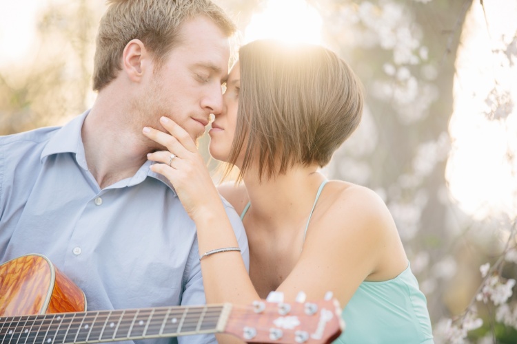 Tire Swing Photography | Ault Park Spring Engagement_0017