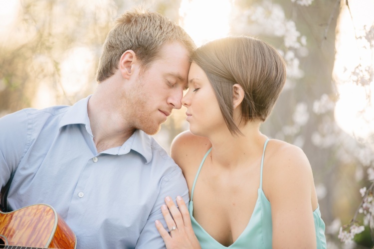 Tire Swing Photography | Ault Park Spring Engagement_0018