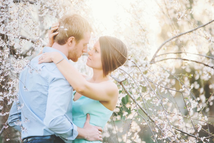 Tire Swing Photography | Ault Park Spring Engagement_0019