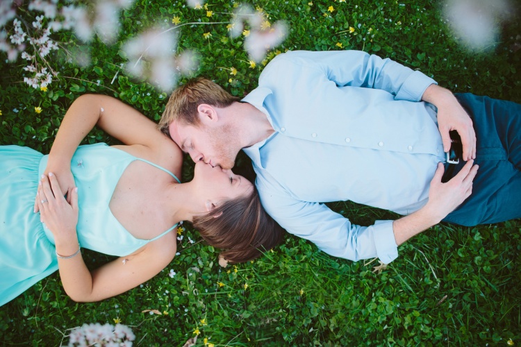 Tire Swing Photography | Ault Park Spring Engagement_0022