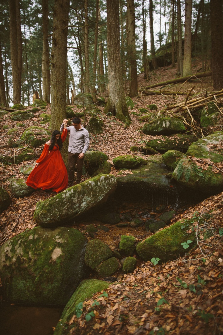 Tire Swing Photography | Hocking Hills Engagement Photography_0008