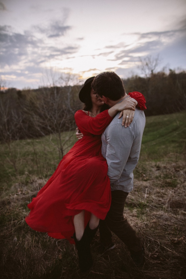 Tire Swing Photography | Hocking Hills Engagement Photography_0022