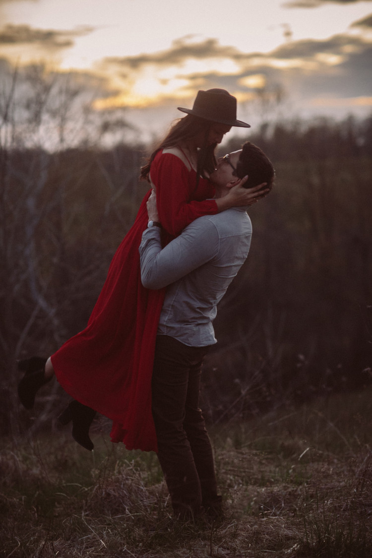 Tire Swing Photography | Hocking Hills forest engagement session